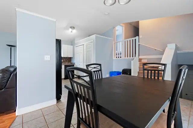 3 bed upper duplex-furnished , all included-close to Eastlink - Photo 3