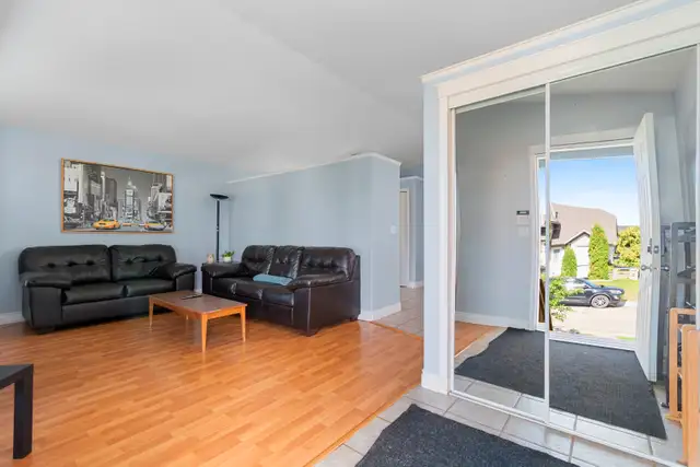 3 bed upper duplex-furnished , all included-close to Eastlink - Photo 4