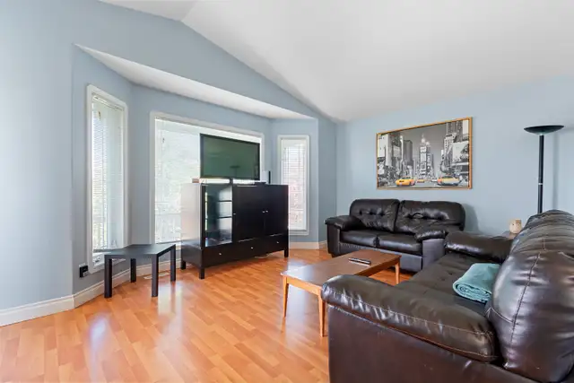 3 bed upper duplex-furnished , all included-close to Eastlink - Photo 5
