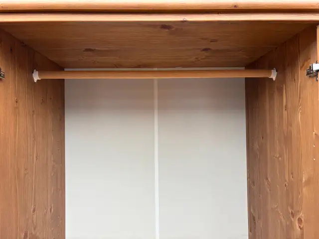 Wardrobe - Photo 6