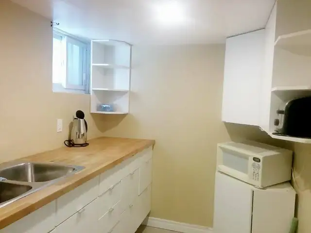 Room with attached washroom for rent in Scarborough - Photo 4