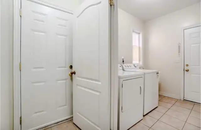 Basement for rent - Photo 7