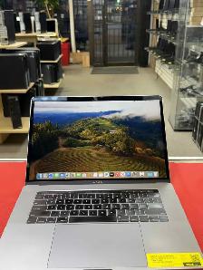APPLE MACBOOK PRO 15" (2018) À VENDRE - Photo 2