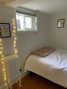 ~~ Port Credit Lakeshore area awesome basement! ~~ - Photo 5