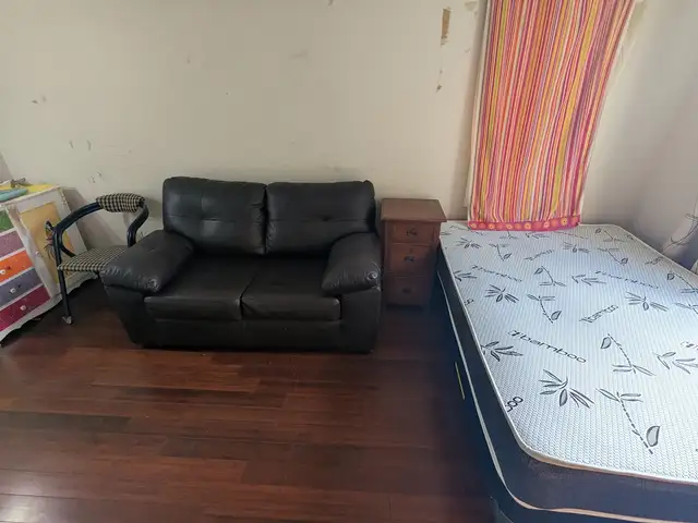A Barrhaven  townhouse room for rent - available immediately - Photo 3