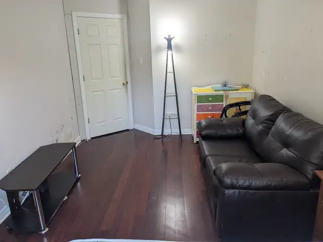 A Barrhaven  townhouse room for rent - available immediately - Photo 4