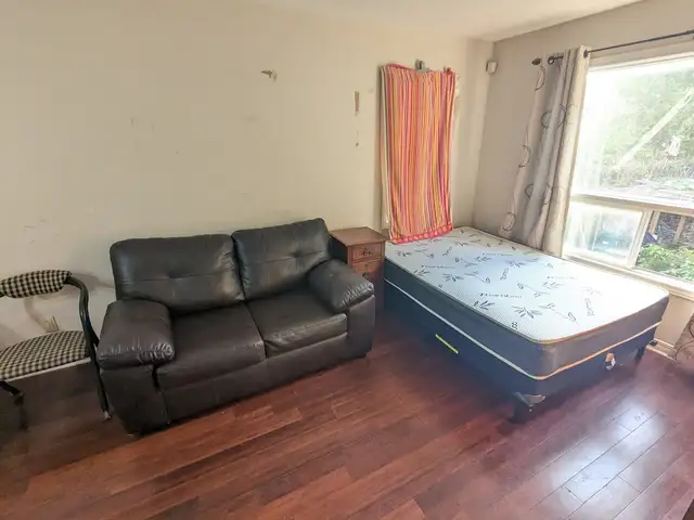 A Barrhaven  townhouse room for rent - available immediately - Photo 5