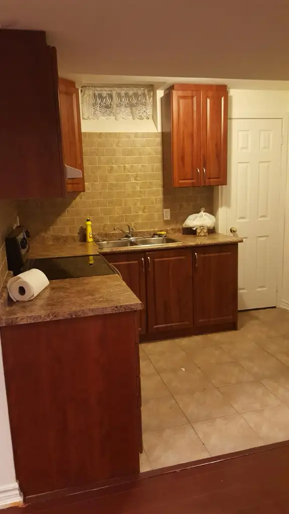 Basement for rent on Tenth line west/ Mississauga. - Photo 7