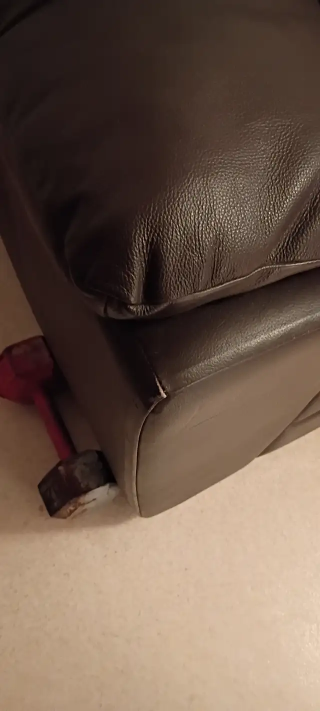 Leather couch - Photo 2