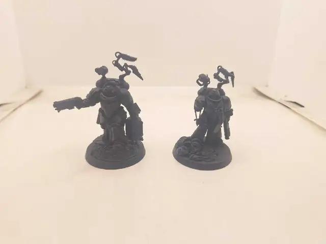 Warhammer 40k primed black primaris Apothecary 40$ each