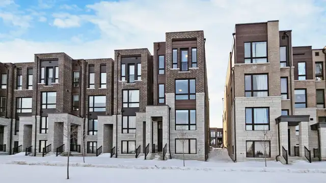 4 Bedrooms & 4 Baths End Unit Townhouse in Markham