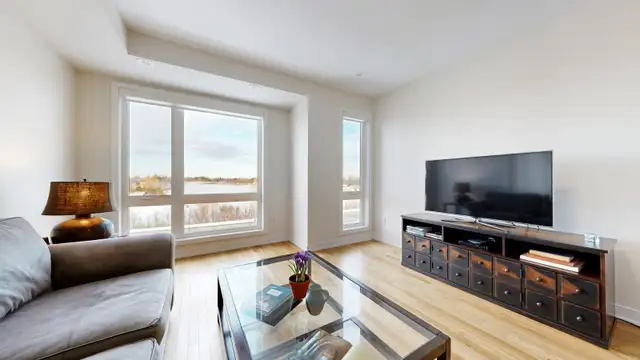 4 Bedrooms & 4 Baths End Unit Townhouse in Markham - Photo 3