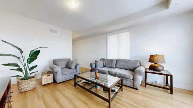 4 Bedrooms & 4 Baths End Unit Townhouse in Markham - Photo 4