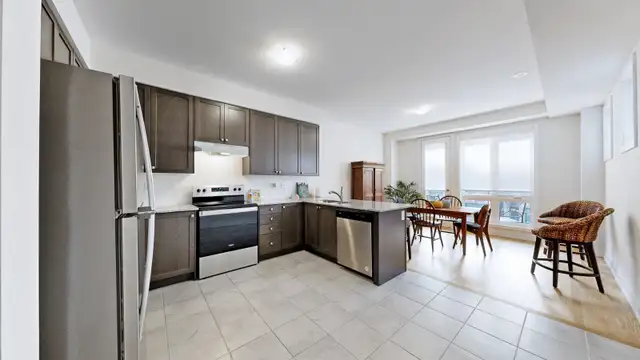 4 Bedrooms & 4 Baths End Unit Townhouse in Markham - Photo 5