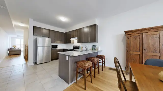 4 Bedrooms & 4 Baths End Unit Townhouse in Markham - Photo 7