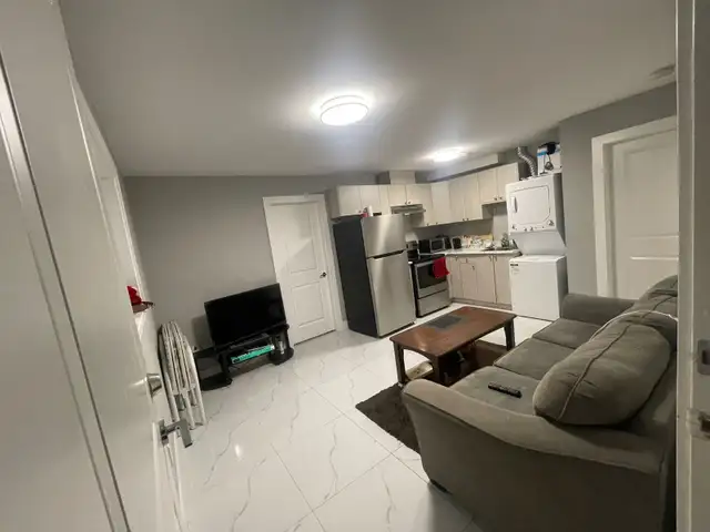 1 BED   1 BATH 550 SQ. FT. - Surrey, South Newton/ Sullivan - Photo 3