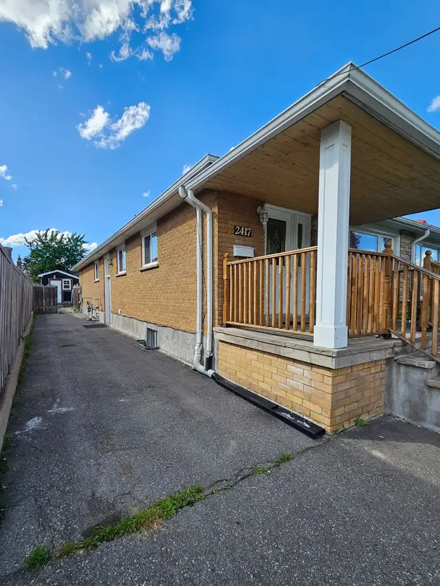 Separate Entrance 4 Bedroom Unit - Minutes away from Square One
