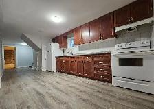 Separate Entrance 4 Bedroom Unit - Minutes away from Square One - Photo 2