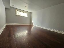 Separate Entrance 4 Bedroom Unit - Minutes away from Square One - Photo 5