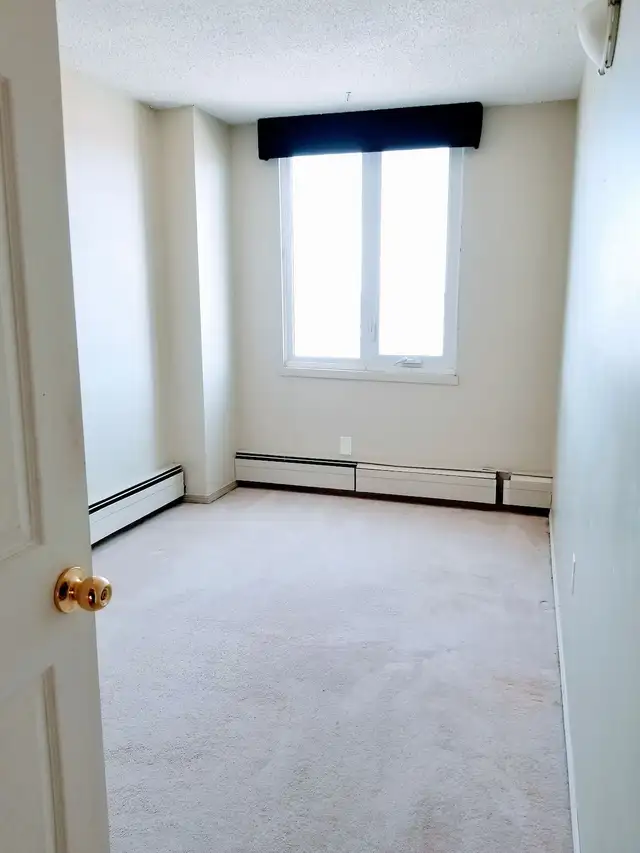 Blow Out Rent: Dalhousie - Bi-Level, 2 Bdrm,14th&15th - Photo 9