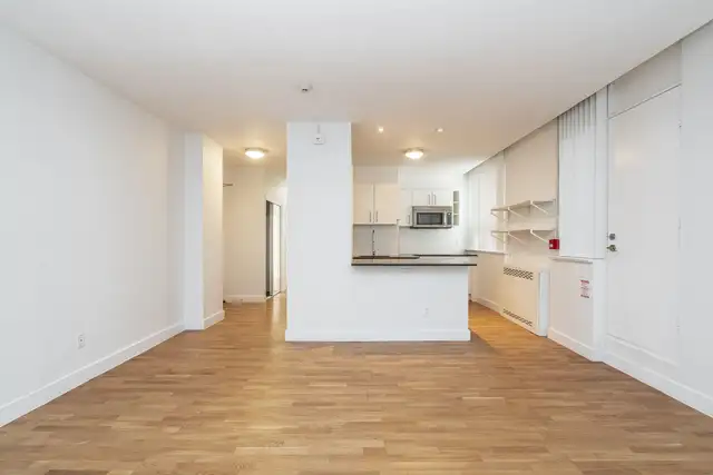 Renovated two bedroom, King and Jameson - ID 2358 - Photo 3