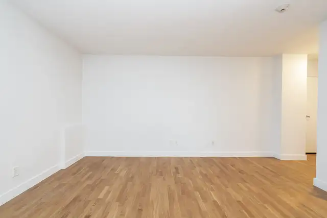 Renovated two bedroom, King and Jameson - ID 2358 - Photo 4