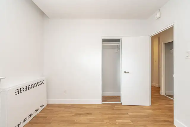 Renovated two bedroom, King and Jameson - ID 2358 - Photo 5