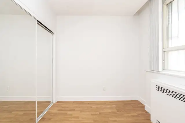 Renovated two bedroom, King and Jameson - ID 2358 - Photo 6