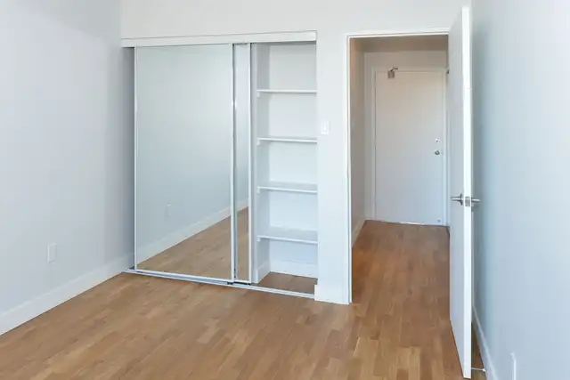 Renovated studio, Queen and Bathurst - ID 4453 - Photo 6