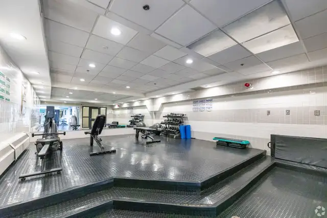 Renovated studio, Queen and Bathurst - ID 4453 - Photo 8