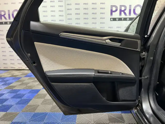 2019 Ford Fusion - Photo 17