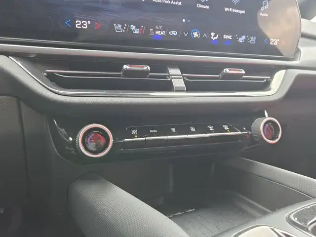 2025 Chevrolet Equinox EV RS- Pano Sunroof - 360 Camera - Photo 23