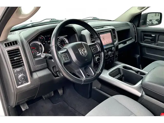 2022 Ram 1500 Classic 4X4 | CREW | NIGHT | 8.4 SCREEN TOUCHSCREE - Photo 2