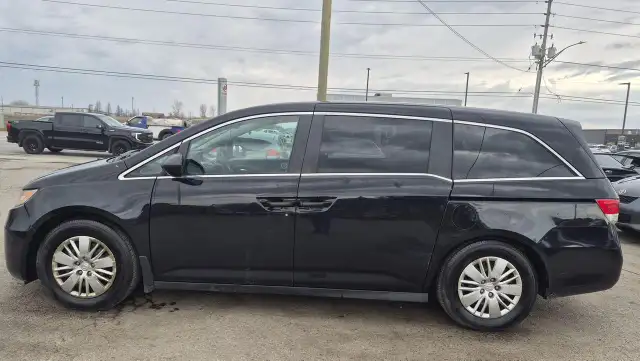 2015 Honda Odyssey LX, 7 PASSENGER, RELIABLE, MINIVAN, 183KMS, C - Photo 2