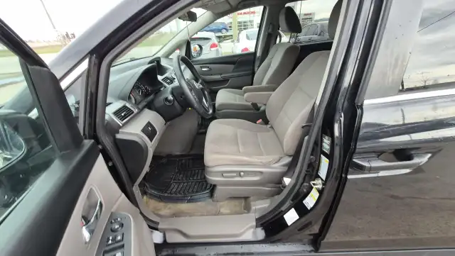 2015 Honda Odyssey LX, 7 PASSENGER, RELIABLE, MINIVAN, 183KMS, C - Photo 9