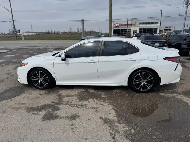 2018 Toyota Camry SE, WELL MAINTAINED, LEATHER, CERTIFIED - Photo 2