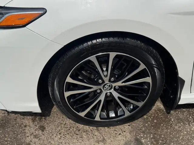 2018 Toyota Camry SE, WELL MAINTAINED, LEATHER, CERTIFIED - Photo 16