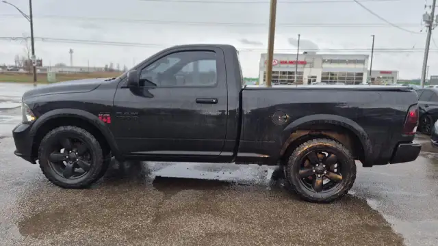 2018 RAM 1500 EXPRESS, SHORT CAB, SHORT BOX, 4X4, HEMI, 118KMS - Photo 2