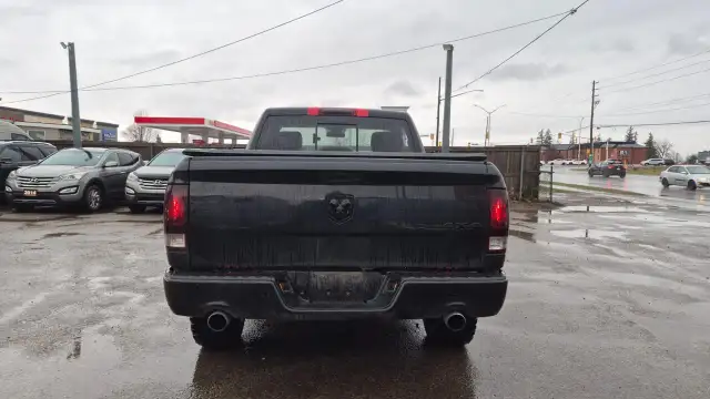 2018 RAM 1500 EXPRESS, SHORT CAB, SHORT BOX, 4X4, HEMI, 118KMS - Photo 4