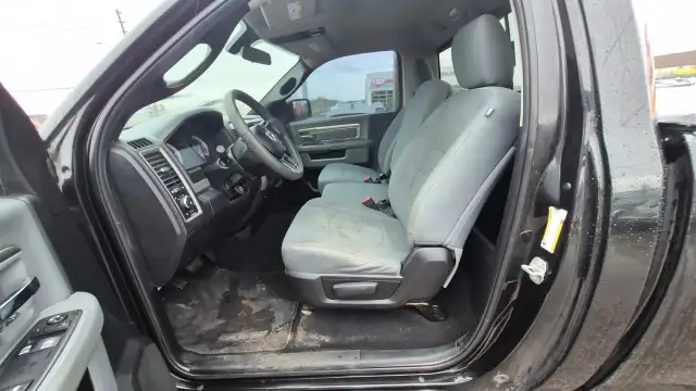 2018 RAM 1500 EXPRESS, SHORT CAB, SHORT BOX, 4X4, HEMI, 118KMS - Photo 9