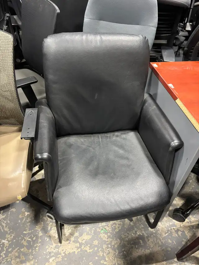Leather Visitor Chair | Excellent Condition | Call us now! - Photo 3