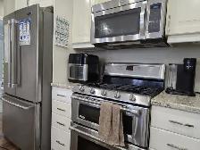 Large Private Bedroom for Rent! All Inclusive! - Photo 2