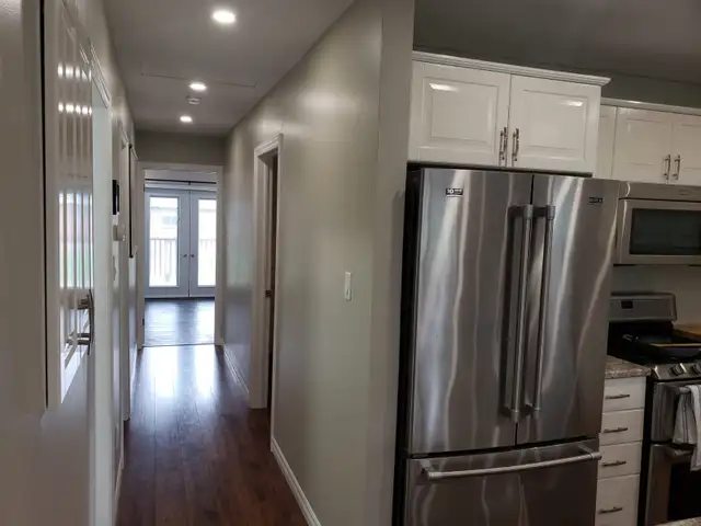 Large Private Bedroom for Rent! All Inclusive! - Photo 4