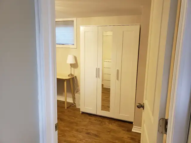 Large Private Bedroom for Rent! All Inclusive! - Photo 7
