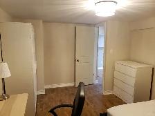 Large Private Bedroom for Rent! All Inclusive! - Photo 9