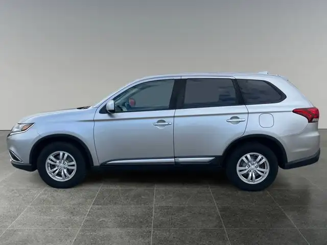 2018 Mitsubishi Outlander ES - Photo 2