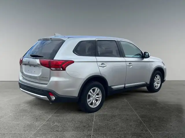 2018 Mitsubishi Outlander ES - Photo 7