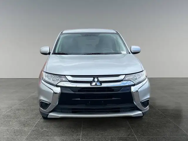 2018 Mitsubishi Outlander ES - Photo 10