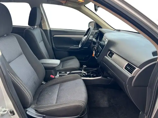 2018 Mitsubishi Outlander ES - Photo 13