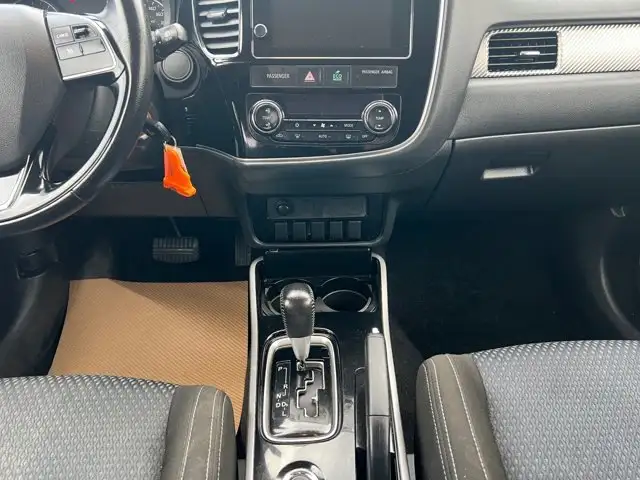 2018 Mitsubishi Outlander ES - Photo 17